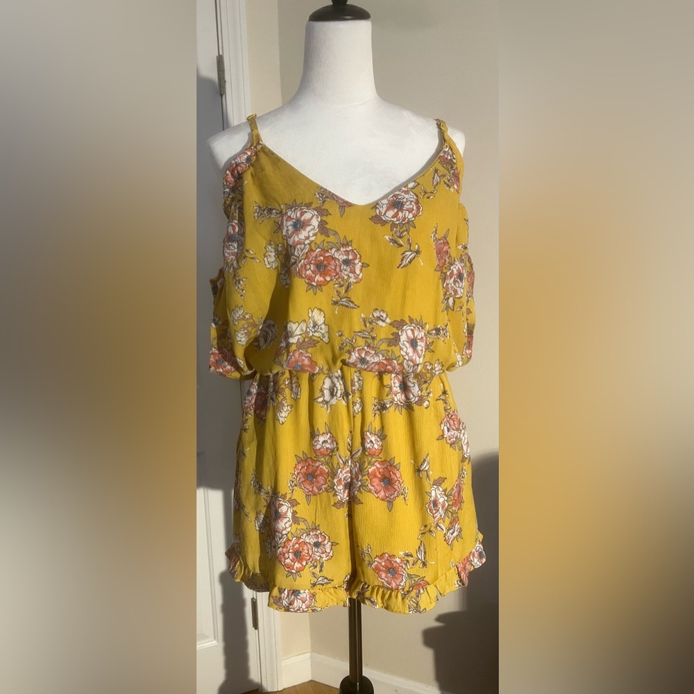🌼 Charlotte Russe Mustard Yellow Floral Romper – Size M 🌼